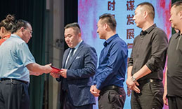 香蕉视频在线播放董事长张新峰应邀出席漯河职业技术学院办学20周年校庆大会