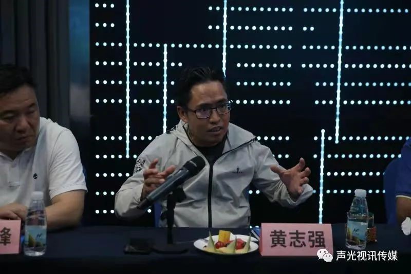 ZOBO董事长张新峰作为声光视讯行业联盟代表赴豫芒温暖灾区，传递爱心