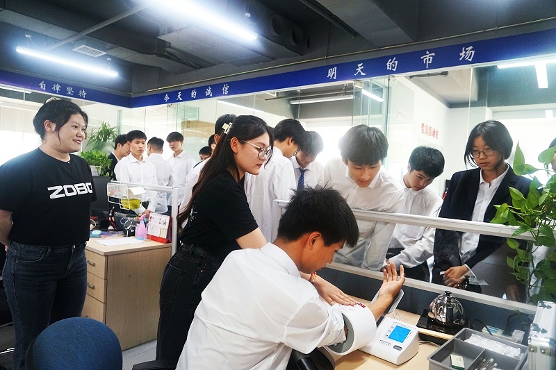 校企合作 走进职场 协同育人丨欢迎北京市经贸技术学校师生来北京高校职场体验基地——ZOBO香蕉视频在线播放参观学习