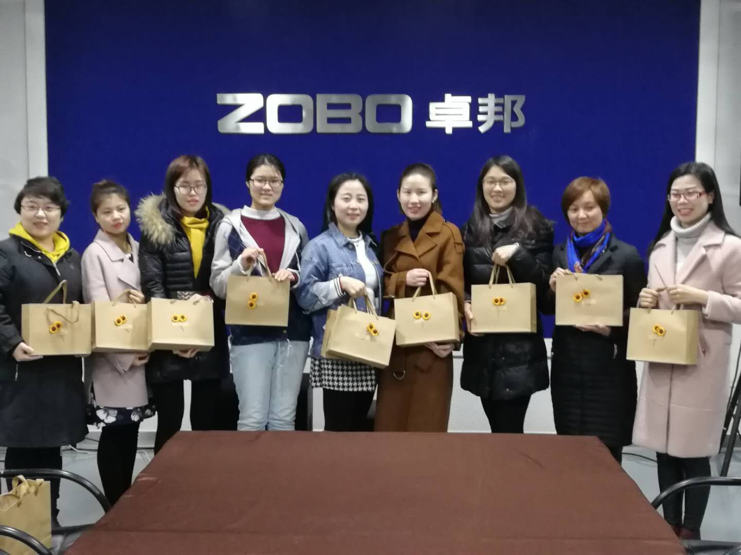 春风十里，桃香四溢！|香蕉视频在线播放既是元气少女，也是魅力女！