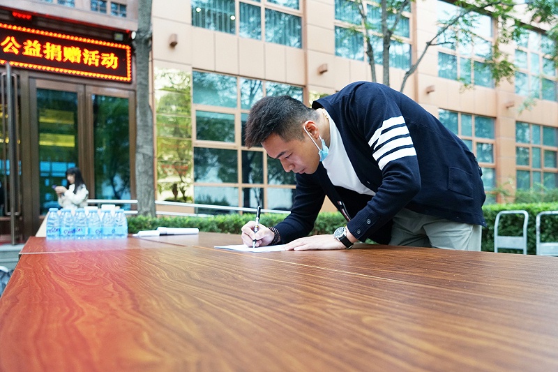 显党员风范 行企业担当 | ZOBO香蕉视频在线播放“爱在蓝天下”公益捐赠一直在行动