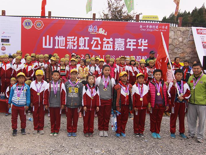 以爱之名，贴地疾行